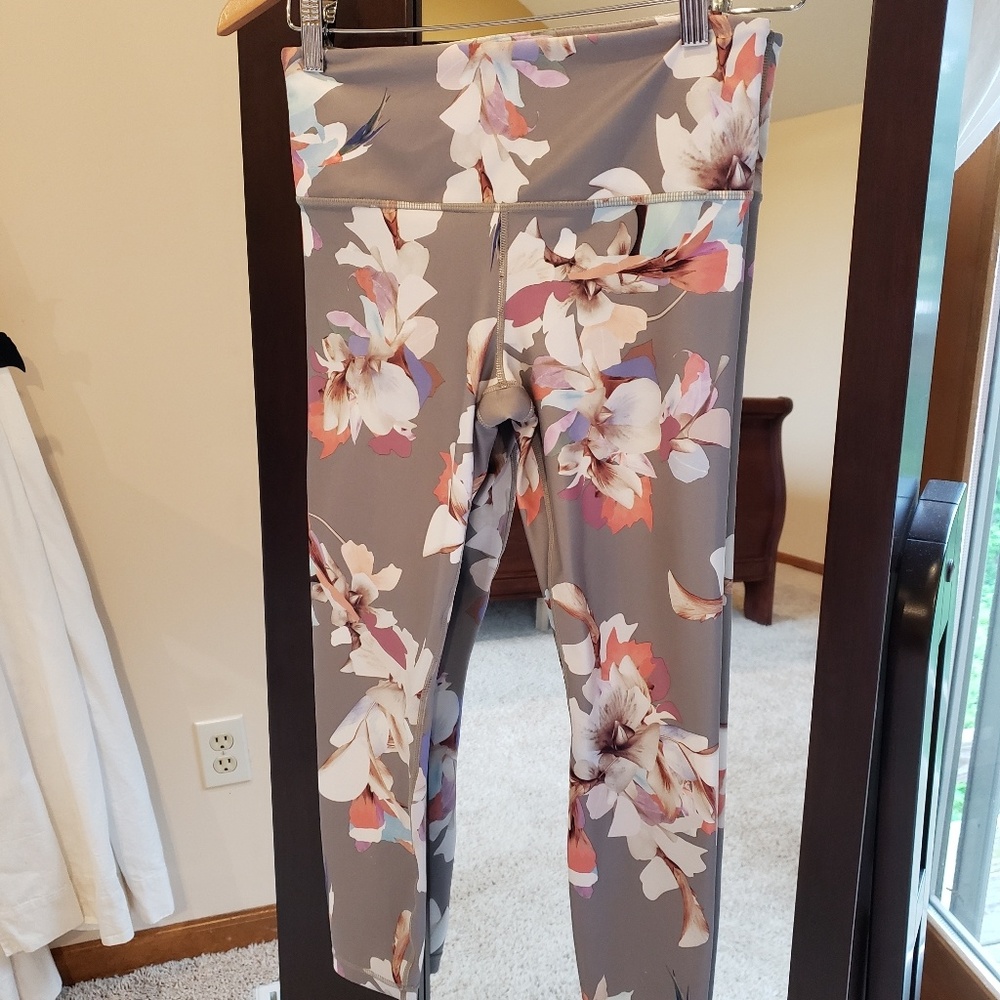 Athleta Elation Paradise 7/8 Tights